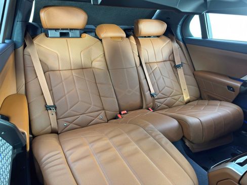 Used 2023 BMW i7 xDrive60 image 56