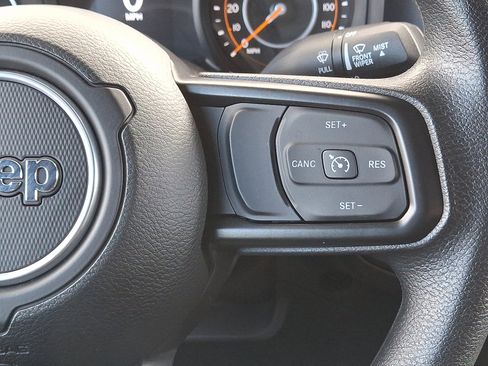 Used 2025 Jeep Wrangler Sport image 21