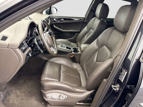 Used 2021 Porsche Macan image 18