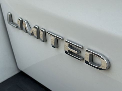 Used 2024 Ford Expedition Limited RWD image 9