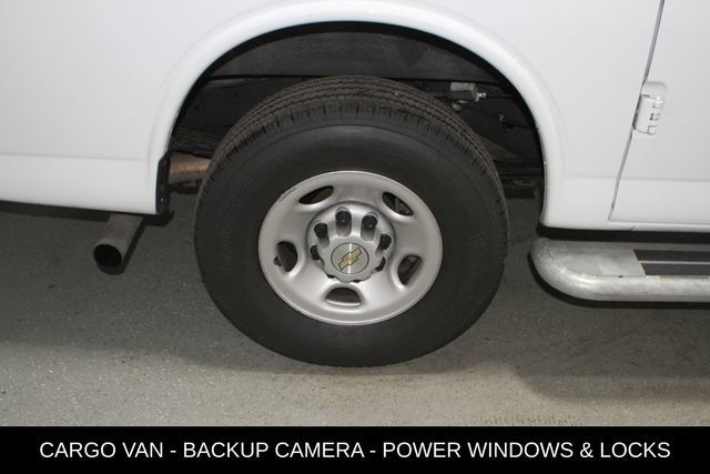 Used 2024 Chevrolet Express 2500 w/ Driver Convenience Package RWD image 5