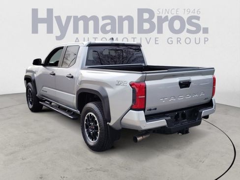 Used 2024 Toyota Tacoma TRD Off-Road AWD/4WD image 5