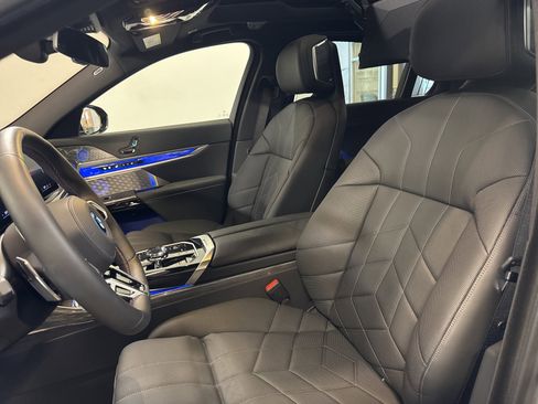 Used 2025 BMW i7 M70 image 9