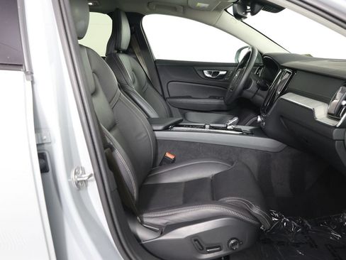 Used 2025 Volvo V60 B5 Cross Country Ultra AWD/4WD image 29