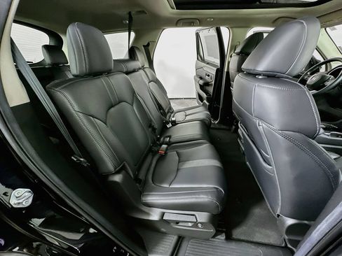 Used 2025 Honda Pilot Touring image 11