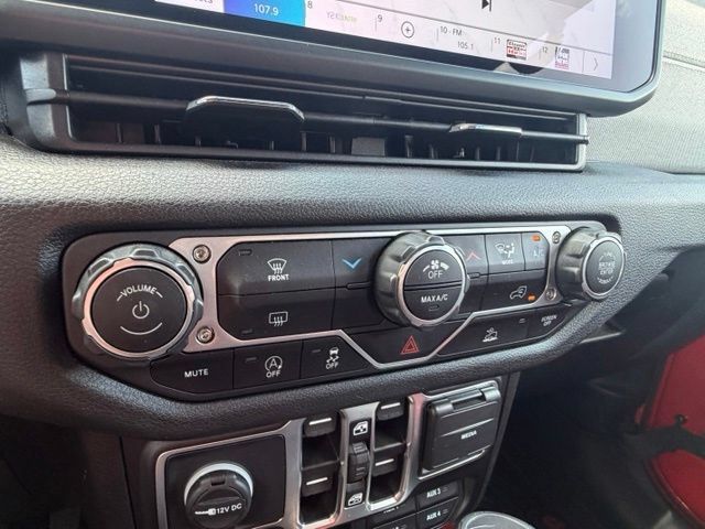 Used 2025 Jeep Gladiator Sport AWD/4WD image 19