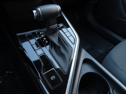 Used 2025 Kia Niro LX image 25