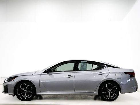 Used 2024 Nissan Altima 2.5 SR FWD image 5