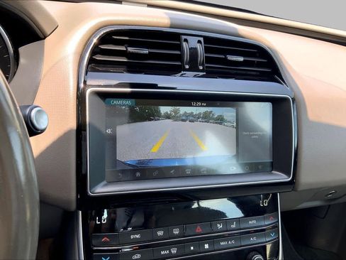 Used 2019 Jaguar XE Premium AWD/4WD image 27