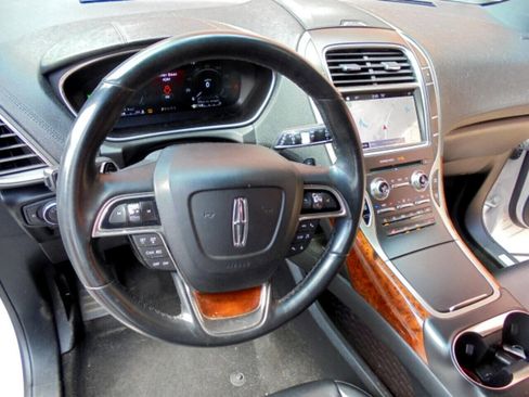 Used 2019 Lincoln Nautilus Select image 9