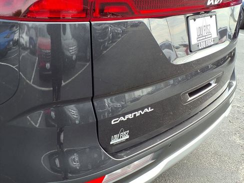 Used 2024 Kia Carnival LX image 32