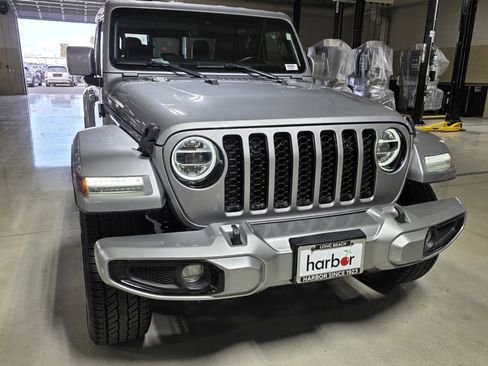 Used 2021 Jeep Gladiator Overland image 8