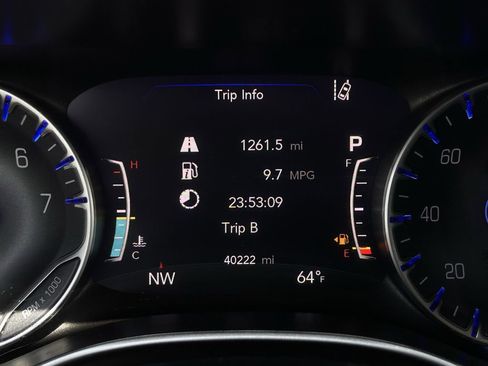 Used 2024 Chrysler Pacifica Touring-L FWD image 16