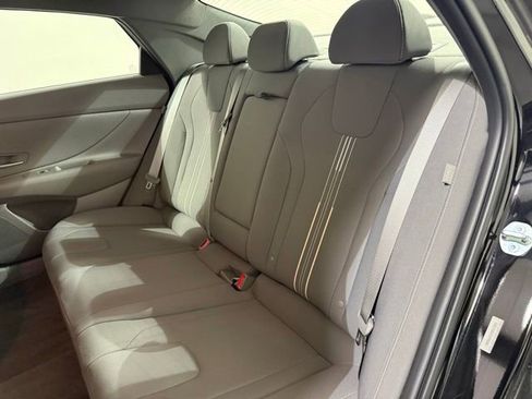 Used 2025 Hyundai Elantra SEL FWD image 24
