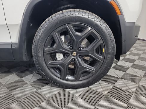 Used 2024 Rivian R1T Adventure Dual AWD/4WD image 11
