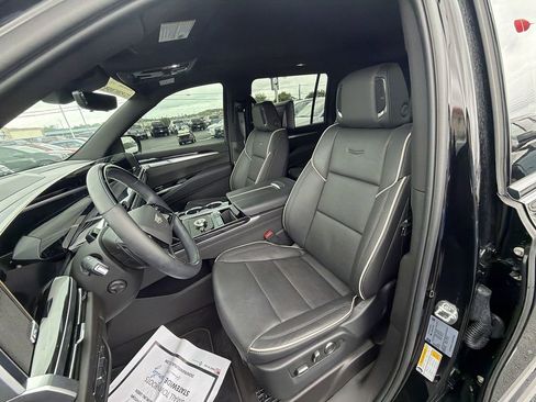 Used 2025 Cadillac Escalade ESV Sport AWD/4WD image 17