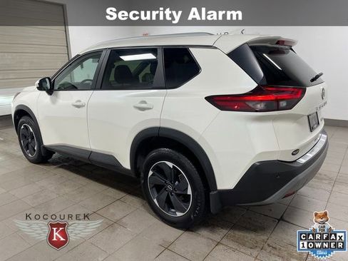 Used 2023 Nissan Rogue SV w/ SV Premium B Package image 4