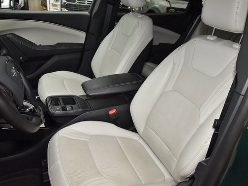 Certified 2025 Ford Mustang Mach-E Premium image 31