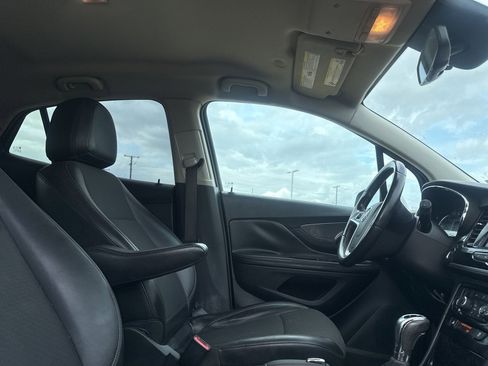 Used 2022 Buick Encore Preferred image 25