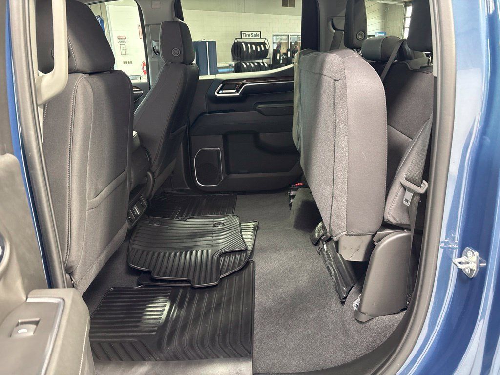 Used 2024 Chevrolet Silverado 1500 LT AWD/4WD image 33