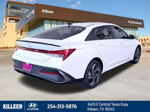 Used 2025 Hyundai Elantra SEL image 9