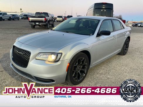 Used 2022 Chrysler 300 Touring w/ Sport Appearance Package image 1