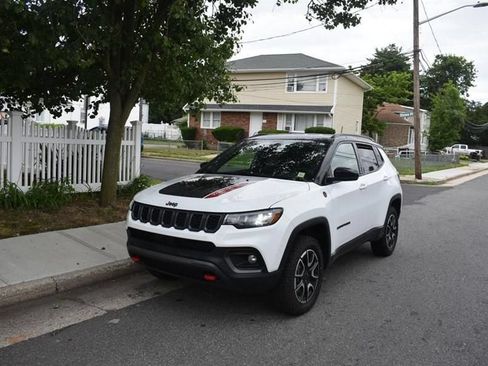 Used 2025 Jeep Compass Limited AWD/4WD image 3