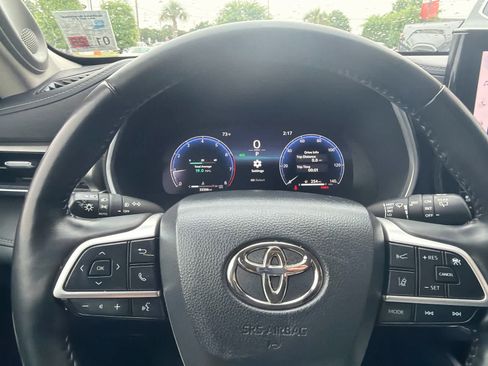 Used 2024 Toyota Highlander Limited AWD/4WD image 21