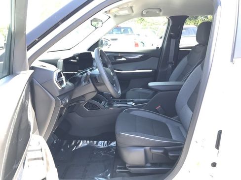 Used 2024 Chevrolet TrailBlazer LS w/ LS Convenience Package AWD/4WD image 11