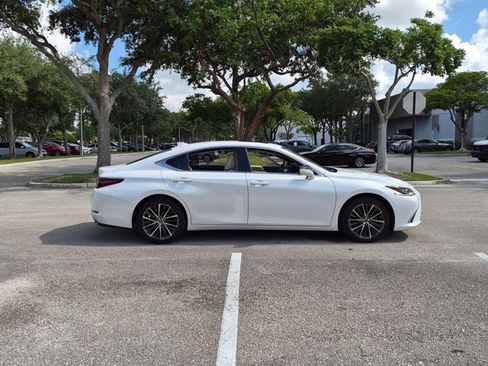 Used 2023 Lexus ES 350 w/ Premium Package FWD image 4
