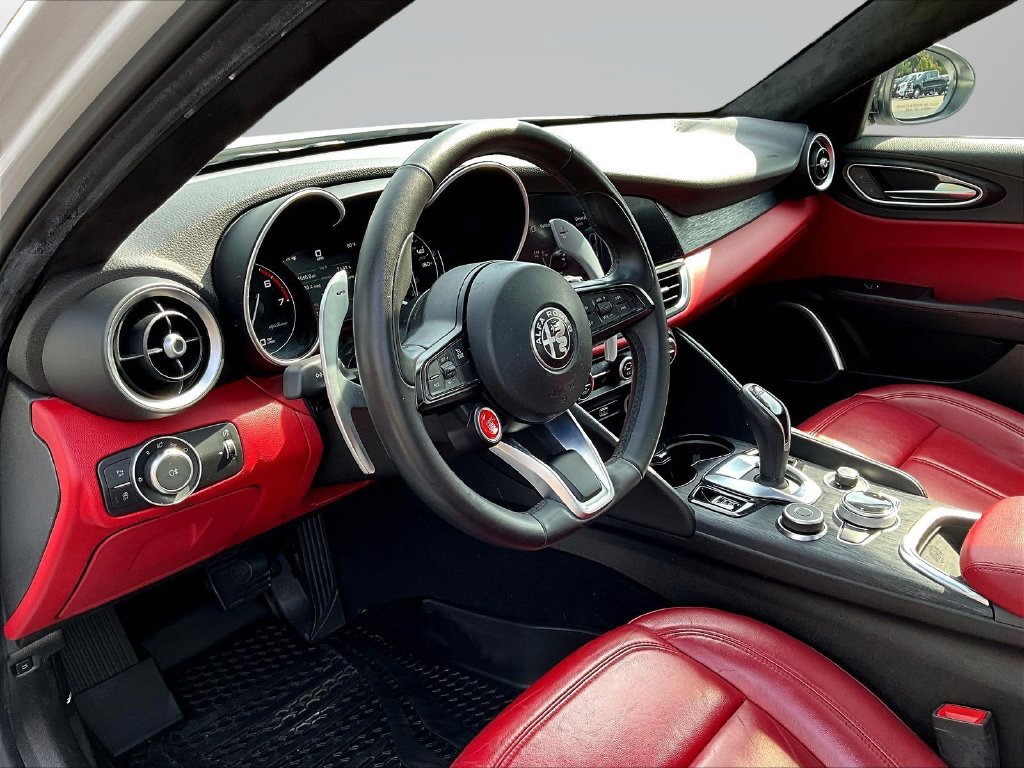 Used 2020 Alfa Romeo Giulia AWD w/ Cold Weather Package image 18
