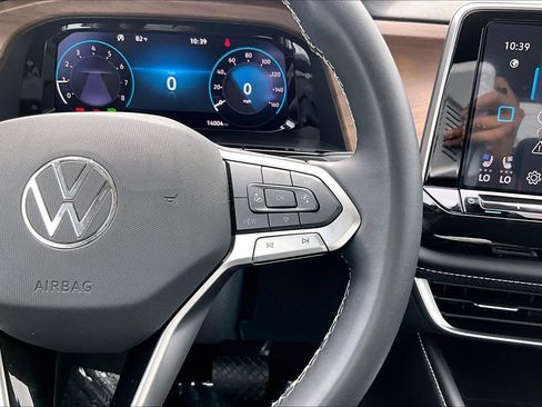Used 2024 Volkswagen Atlas SE FWD image 22