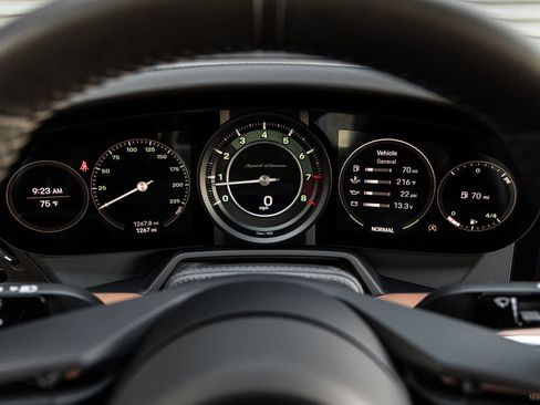 Certified 2023 Porsche 911 Sport Classic RWD image 22