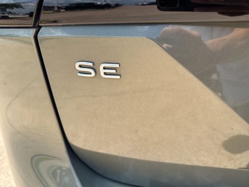 Used 2024 Volkswagen Atlas Peak Edition SE AWD/4WD image 9