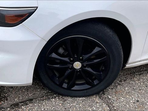 Used 2018 Chevrolet Malibu LT FWD image 4