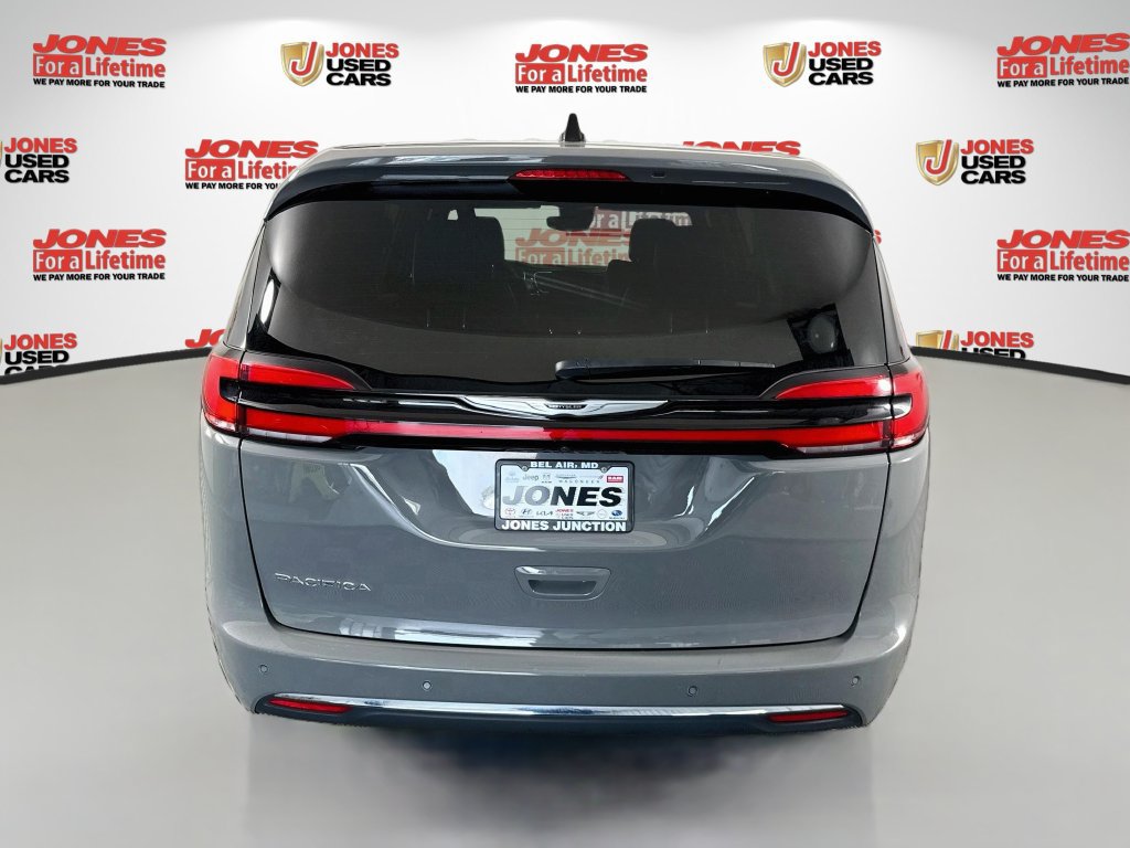 Used 2025 Chrysler Pacifica Select FWD image 16