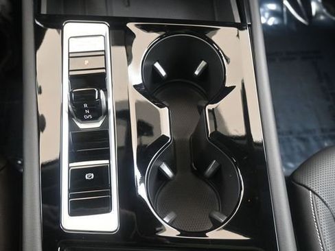 Certified 2025 Volkswagen Atlas SEL image 32