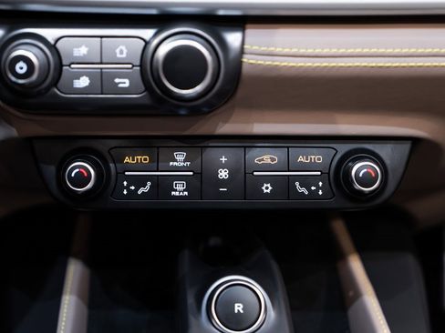 Certified 2022 Ferrari Portofino M image 34