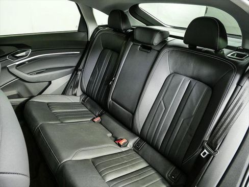 Certified 2022 Audi e-tron Premium w/ Convenience Plus Package AWD/4WD image 18