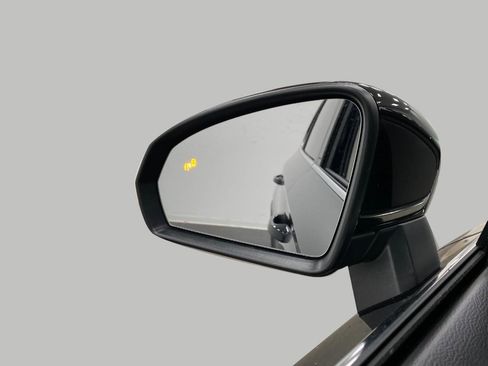 Used 2025 Volkswagen Taos SE image 19