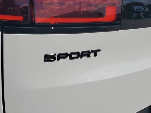 Used 2024 Land Rover Range Rover Sport SE image 9