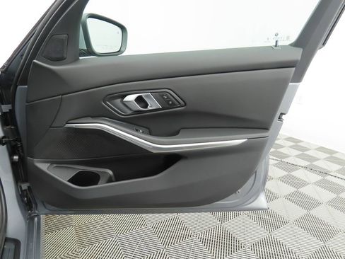 Used 2025 BMW 330i Sedan w/ Convenience Package RWD image 27