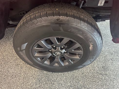 Used 2020 Toyota Tacoma SR5 RWD image 16