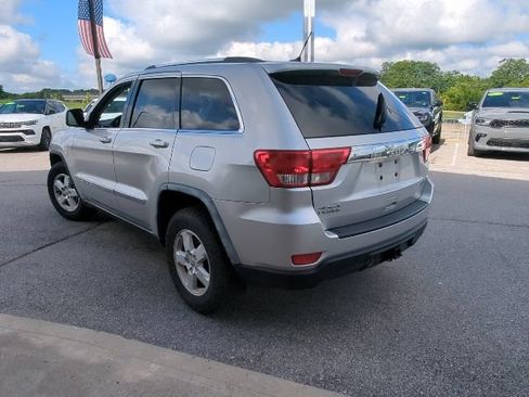 Used 2011 Jeep Grand Cherokee Laredo w/ Security & Convenience Group AWD/4WD image 9