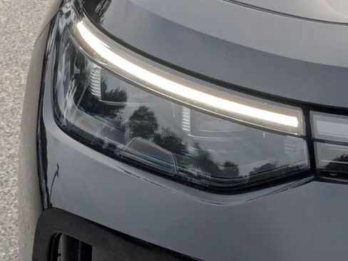 New 2026 Volkswagen Tiguan SE image 9