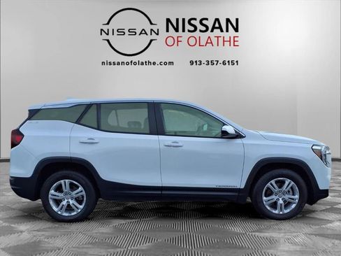 Used 2024 GMC Terrain SLE image 27