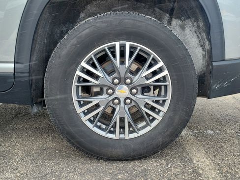 Used 2024 Chevrolet Traverse LT image 5