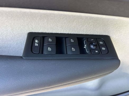 Used 2026 Volvo XC40 B5 Ultra w/ Climate Package image 15