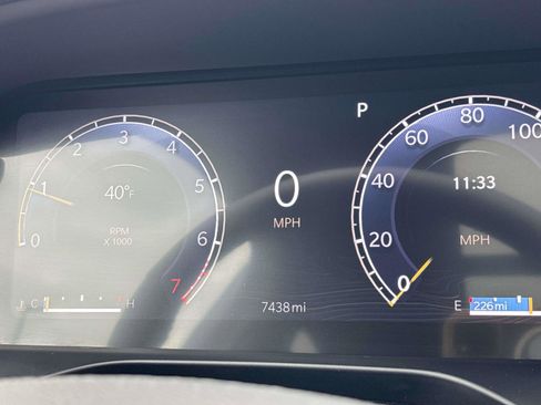 Used 2025 Jeep Grand Cherokee Limited w/ Luxury Tech Group II image 16