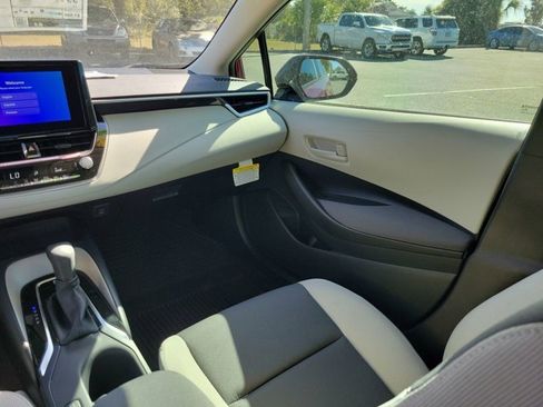 Used 2025 Toyota Corolla LE image 23